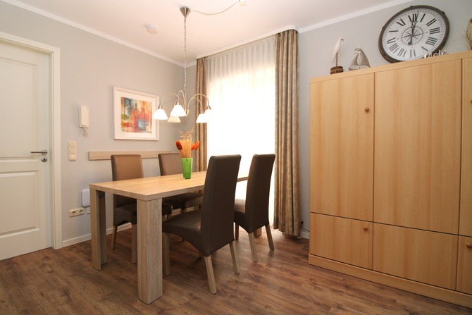 Ferienwohnung in Kühlungsborn - Appartementanlage Ostseeblick Fewo Rügen 12 - Esstisch im Wohnbereich